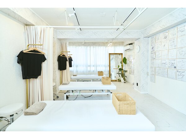 新橋店 店内